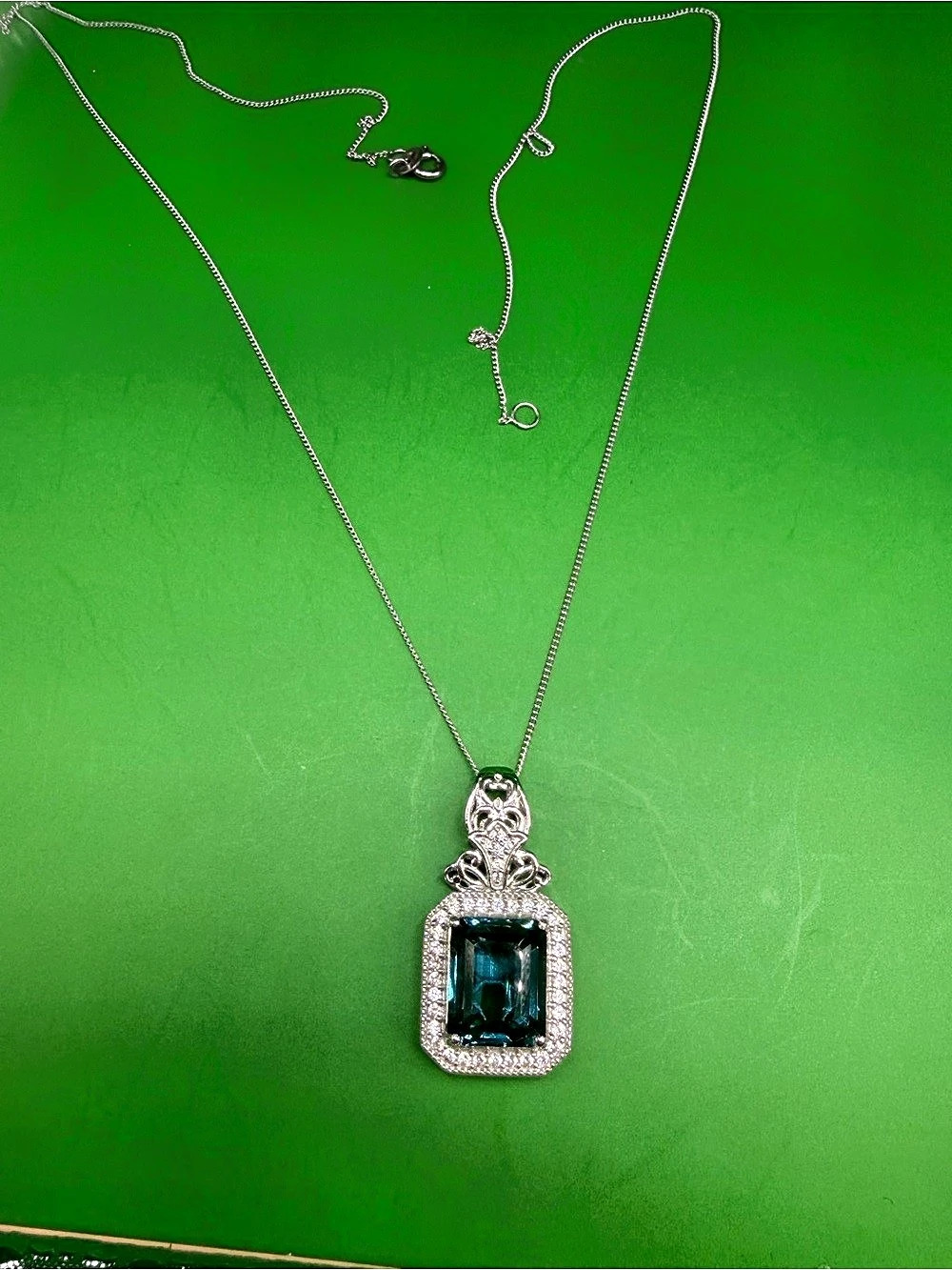 925 Sterling Silver 5 Ctw London & White Topaz Pendant & 20” Chain.